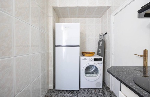 Cornella de Llobregat Appartement | This apartment is a 2 bedroom(s), 1 bathrooms, located in Cornellà de Llobregat, Catalunya.