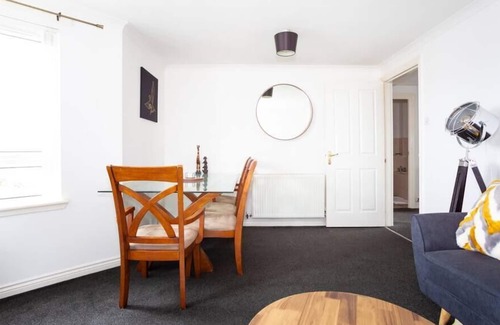 Old Monkland Appartement | This apartment is a 2 bedroom(s), 2 bathrooms, located in North Lanarkshire, Scotland.