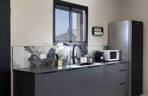Tiberias Appartement | This apartment is a 1 bedroom(s), 1 bathrooms, located in Tiberias, North District.