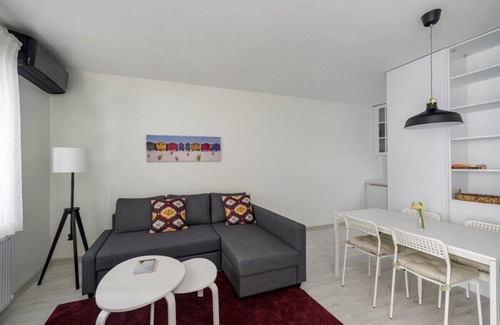 Bebek Appartement | This apartment is a 2 bedroom(s), 1 bathrooms, located in Beşiktaş, İstanbul.