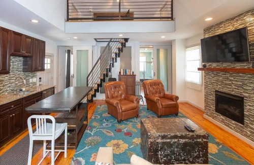 Lake Claire Appartement | This apartment is a 2 bedroom(s), 1 bathrooms, located in Atlanta, GA.