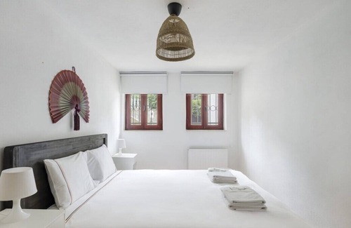 Bebek Appartement | This apartment is a 2 bedroom(s), 1 bathrooms, located in Beşiktaş, İstanbul.