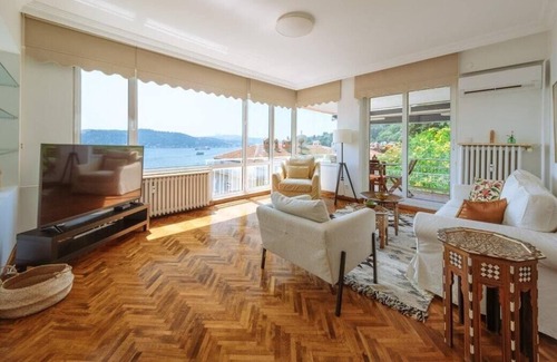Bebek Appartement | This apartment is a 3 bedroom(s), 1.5 bathrooms, located in Beşiktaş, İstanbul.