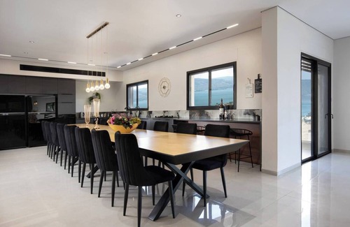 Tiberias Appartement | This apartment is a 4 bedroom(s), 2.5 bathrooms, located in Tiberias, North District.