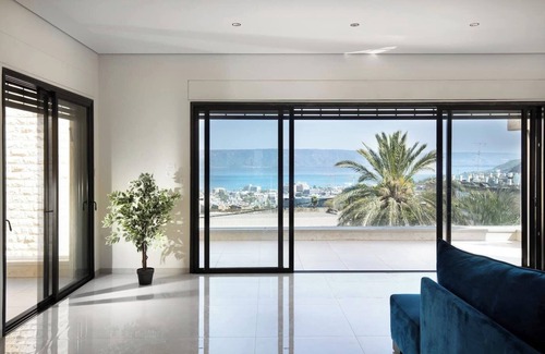 Tiberias Appartement | This apartment is a 4 bedroom(s), 2.5 bathrooms, located in Tiberias, North District.