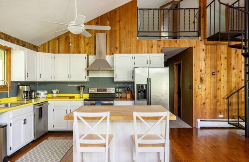 Londonderry Appartement | This apartment is a 4 bedroom(s), 2 bathrooms, located in Londonderry, VT.