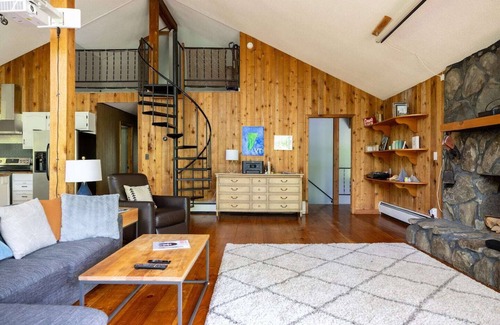 Londonderry Appartement | This apartment is a 4 bedroom(s), 2 bathrooms, located in Londonderry, VT.