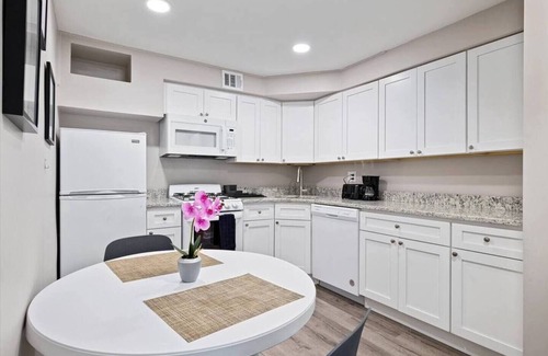 Society Hill Appartement | This apartment is a 2 bedroom(s), 1 bathrooms, located in Philadelphia, PA.