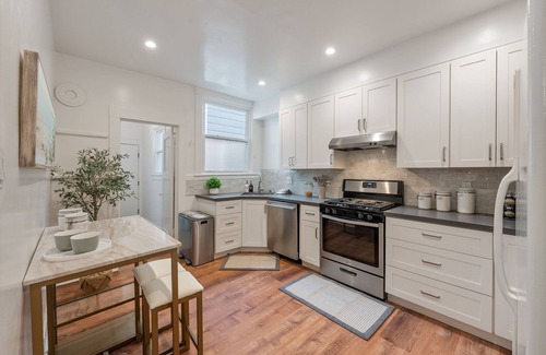 Inner Richmond Appartement | This apartment is a 2 bedroom(s), 1 bathrooms, located in San Francisco, CA.