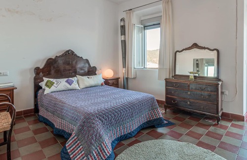 El Pedroso Maison | This attractive vacation home is the ideal place for a nice and relaxing vacation.