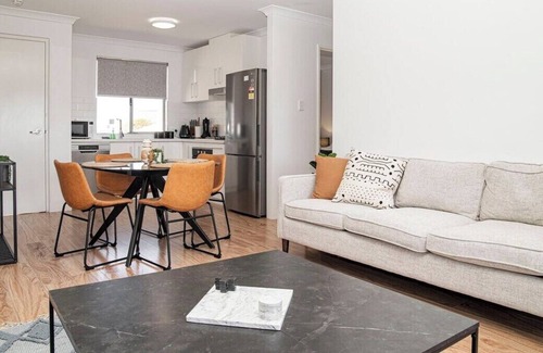 Belmont Appartement | This beautiful apartment is comfortably furnished and ready for your Perth Gateway