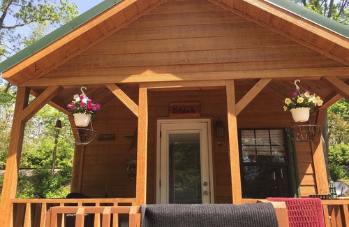Logansport Cabine | Cabine peut accueillir 4 idéal pour la pêche en famille! A également des vélos et des bateaux.