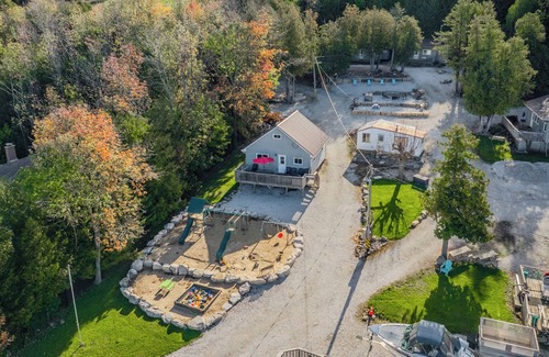 Wiarton Cabine | This cabin is a 2 bedroom(s), 1 bathrooms, located in Wiarton, Ontario.