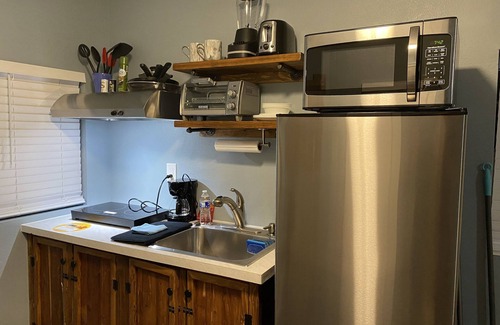 Balcones Heights Appartement | This Cabin is 10 minutes to Medical