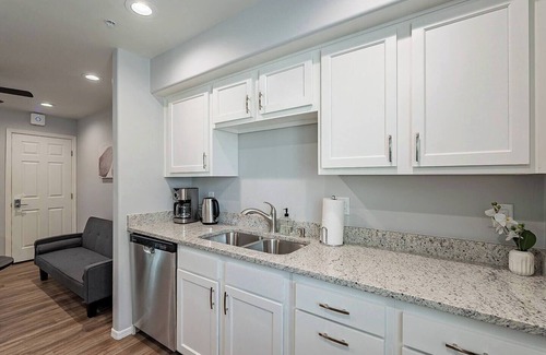 Amphi Appartement | This centrally located 1 bedroom 2 bathroom is fully remodeled with electric vehicle charging on site