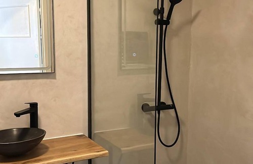 Lanaken Cabine | This centrally located accommodation is tastefully furnished.