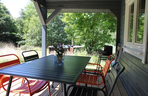 Jumilhac-le-Grand Chalet De Ski | This chalet with swimming pool is located in the north of the Dordogne in a quie