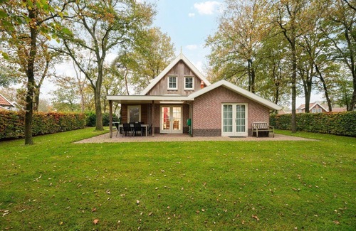 Wierden Maison | This comfortable luxury villa with covered terrace is located on the vacation complex Buitengoed Het Lageveld.