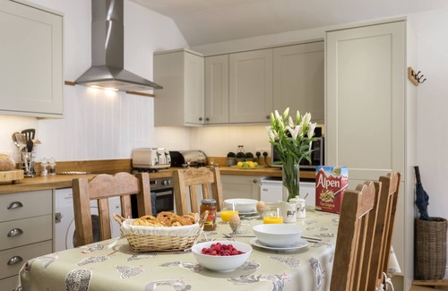 Kingham Cottage | Grooms Cottage est dans le paisible village des Cotswolds de Kingham.