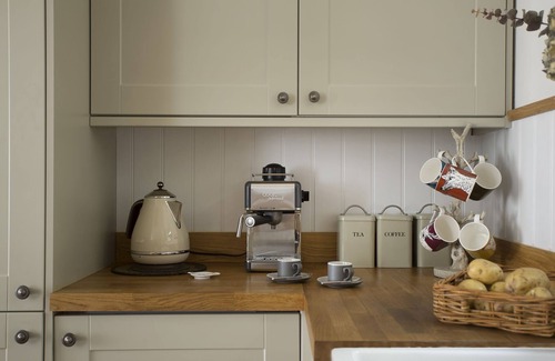 Kingham Cottage | Grooms Cottage est dans le paisible village des Cotswolds de Kingham.