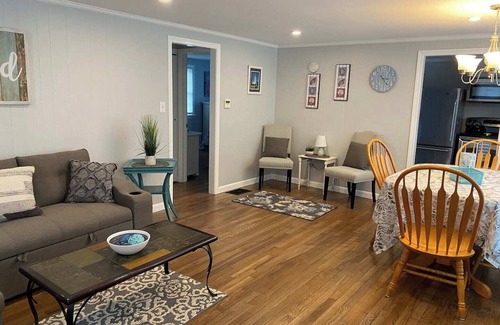 Dennis Port Cottage | This cottage is a 2 bedroom(s), 1 bathrooms, located in DENNIS PORT, MA.