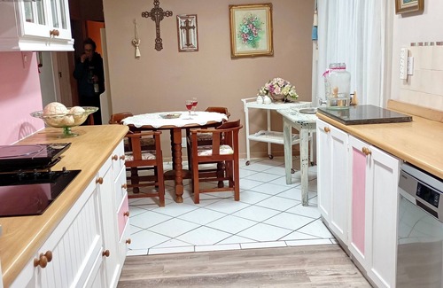 Mossel Bay Maison | This cozy home is nestled in a beautiful secret garden.