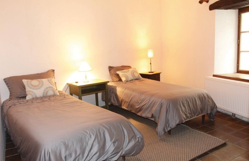 Manas Maison | 3 chambres hébergement à Manas