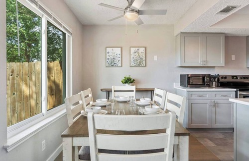 Springwoods Appartement | This duplex is a 2 bedroom(s), 2.5 bathrooms, located in Austin, TX.