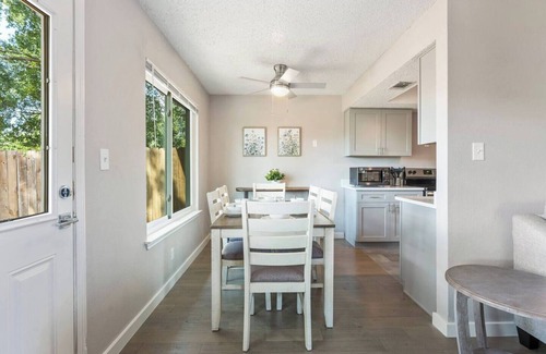 Springwoods Appartement | This duplex is a 2 bedroom(s), 2.5 bathrooms, located in Austin, TX.