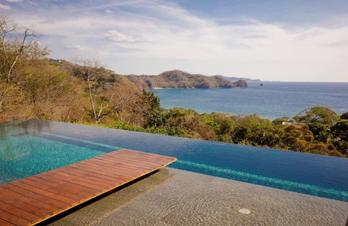 Papagayo Peninsula Maison | This exquisite villa will give you the best sunset view! Dont miss out!