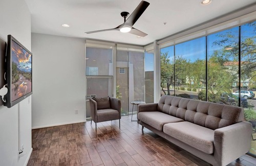 Security Acres Maison | This townhouse is a 2 bedroom(s), 2.5 bathrooms, located in Scottsdale, AZ.