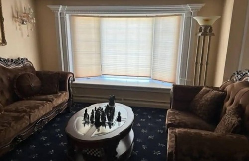 Huntington Station Maison | This house is a 3 bedroom(s), 2 bathrooms, located in Huntington Station, NY.