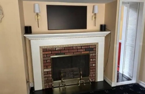 Huntington Station Maison | This house is a 3 bedroom(s), 2 bathrooms, located in Huntington Station, NY.