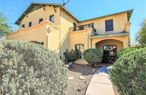 West University Maison | This house is a 2 bedroom(s), 3 bathrooms, located in Tucson, AZ.