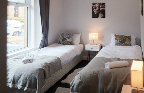 Larkhall Maison | This house is a 3 bedroom(s), 2 bathrooms, located in Stonehouse, Scotland.