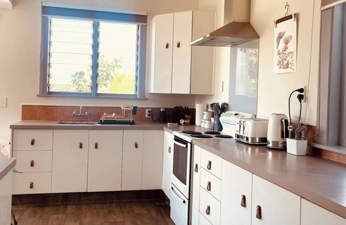 Hokitika Maison | This house is a 3 bedroom(s), 1.5 bathrooms, located in Hokitika, West Coast.