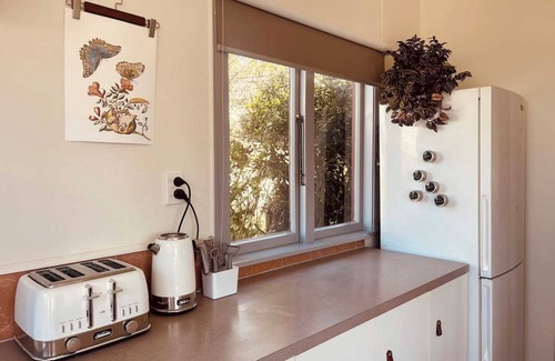 Hokitika Maison | This house is a 3 bedroom(s), 1.5 bathrooms, located in Hokitika, West Coast.