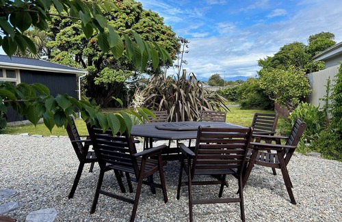 Hokitika Maison | This house is a 3 bedroom(s), 1.5 bathrooms, located in Hokitika, West Coast.