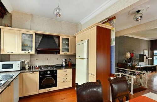 Arnavutkoy Maison | This house is a 3 bedroom(s), 2 bathrooms, located in Beşiktaş, İstanbul.