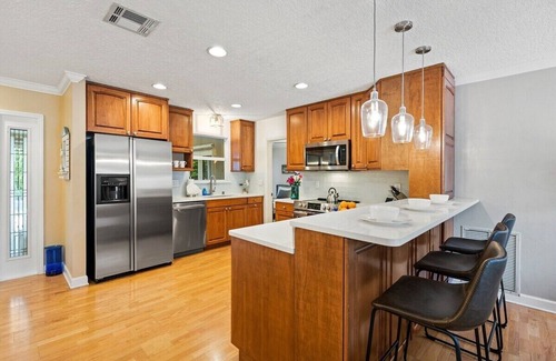 South Corals Maison | This house is a 3 bedroom(s), 2 bathrooms, located in Oakland Park, FL.