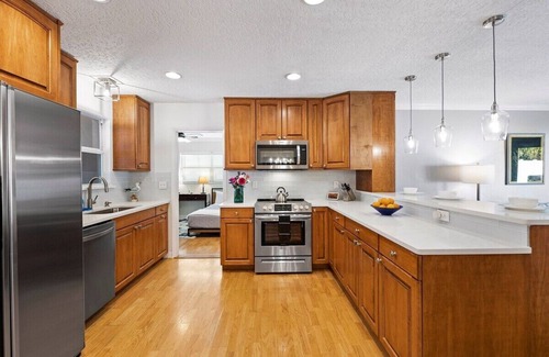 South Corals Maison | This house is a 3 bedroom(s), 2 bathrooms, located in Oakland Park, FL.