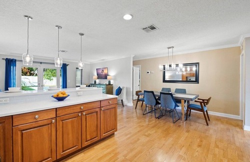 South Corals Maison | This house is a 3 bedroom(s), 2 bathrooms, located in Oakland Park, FL.