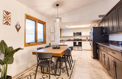 Sunset Ridge Maison | This house is a 4 bedroom(s), 2 bathrooms, located in Scottsdale, AZ.