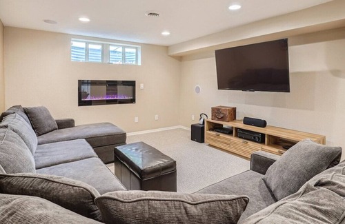 Southeast Maison | This house is a 4 bedroom(s), 2 bathrooms, located in Denver, CO.