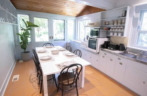 Lake Wendouree Maison | This house is a 4 bedroom(s), 1 bathrooms, located in Lake Wendouree, VIC.