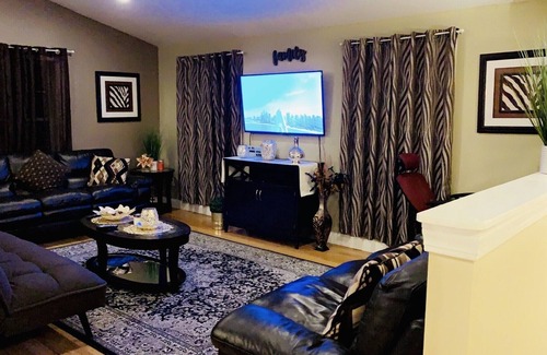Westbrook Maison | This is a comfortable single house with great private backyard & outside camera