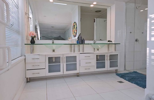 Aspley Appartement | This is a Huge Studio Comes With all Basic Amenities With a Private Access