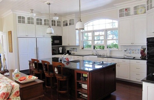 Silver Beach Maison | Ce vaste domaine est la location d'été parfait! Sur l'eau avec piscine chauffée!