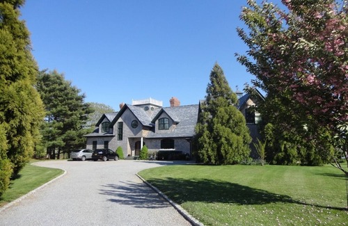 Silver Beach Maison | Ce vaste domaine est la location d'été parfait! Sur l'eau avec piscine chauffée!