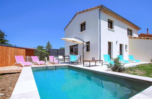Cleon-d'Andran Maison | This luxurious Provençal villa with swimming pool welcomes you in Cléon d' Andran.